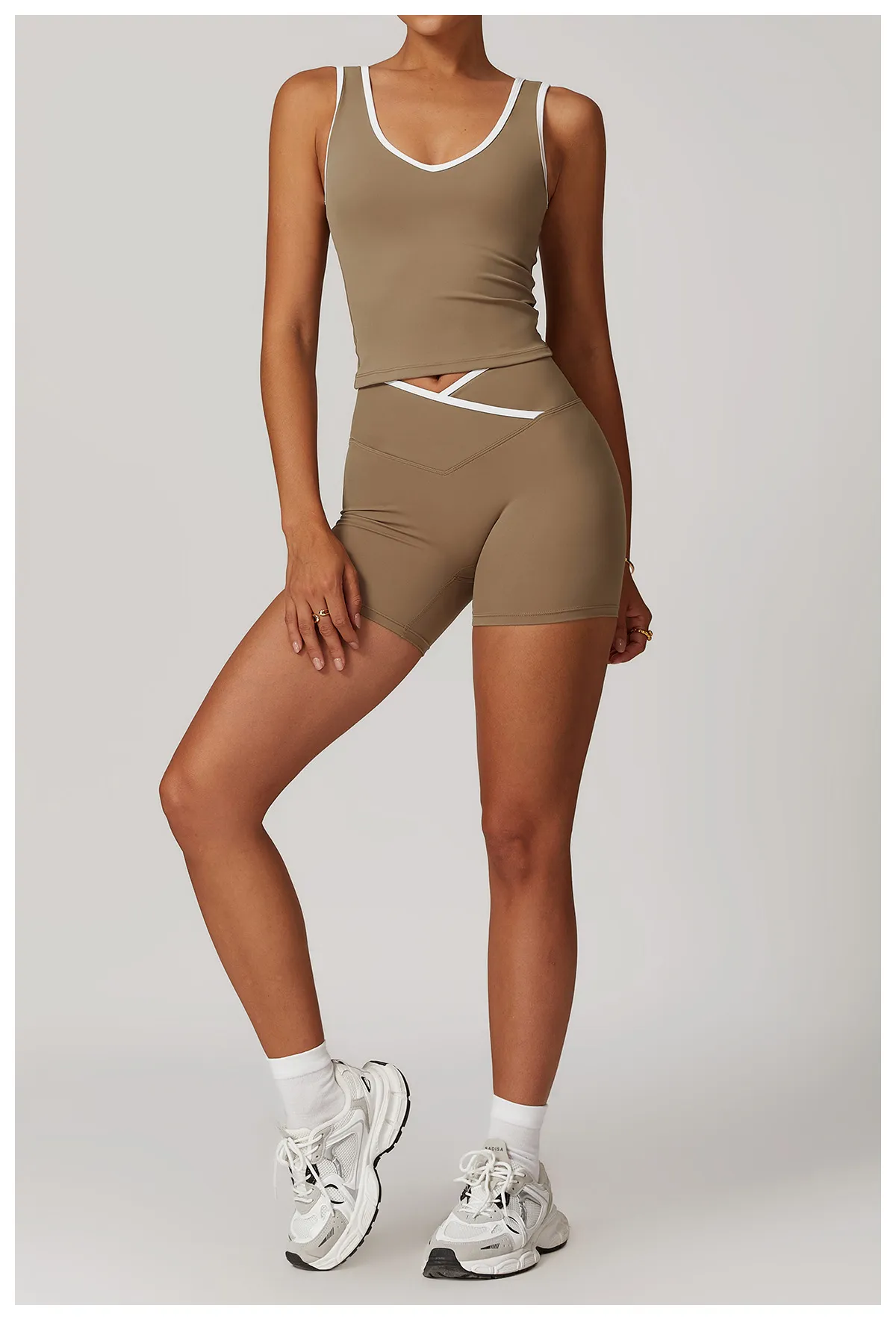 Custom Women’s Activewear Set V-Neck Tank Top High-Waist Shorts with Contrast Trim